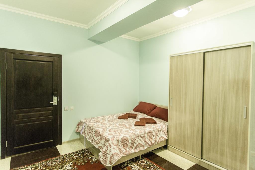 Apart Comfort Алма Ата Екстериор снимка