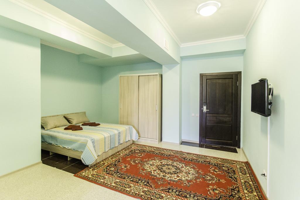 Apart Comfort Алма Ата Екстериор снимка